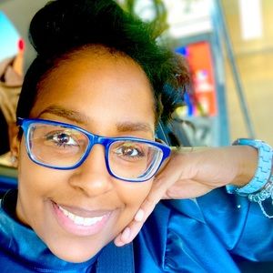 Meet your Posher, Denise